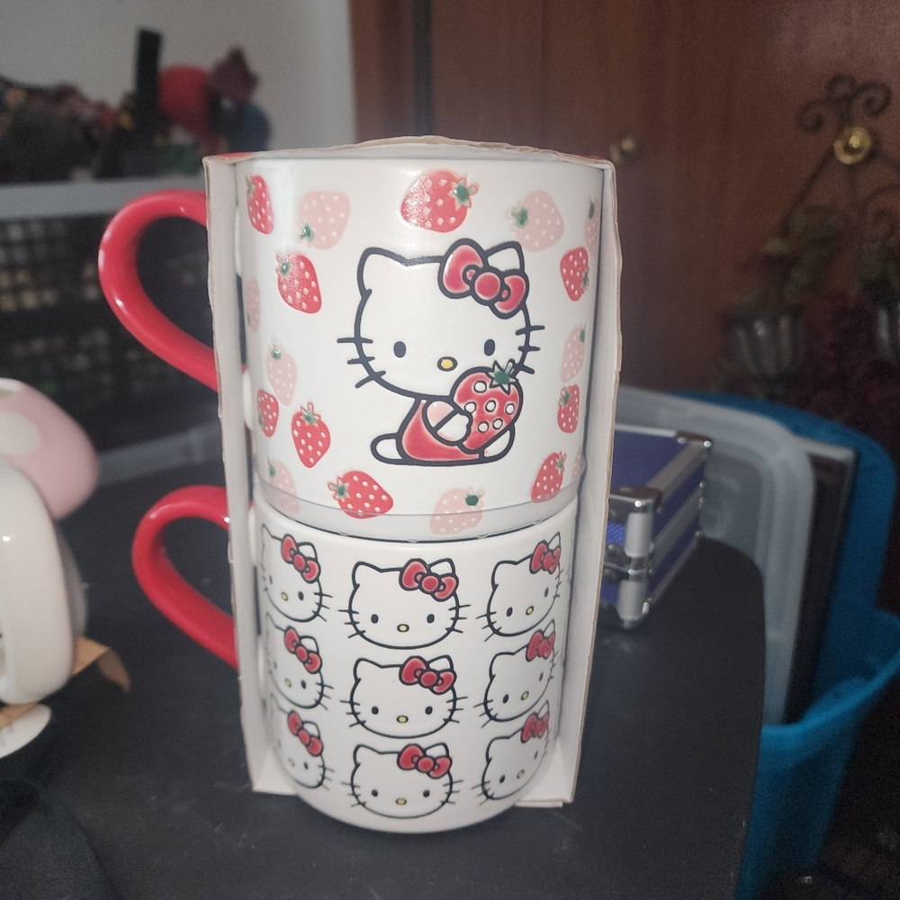 HELLO KITTY CLAYWORKSV SANRIO NWT 2 MUG SET STRAWBERRY COFFEE TEA MUG SET